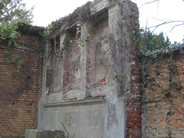Restaurierung einer Grabstelle – vorher